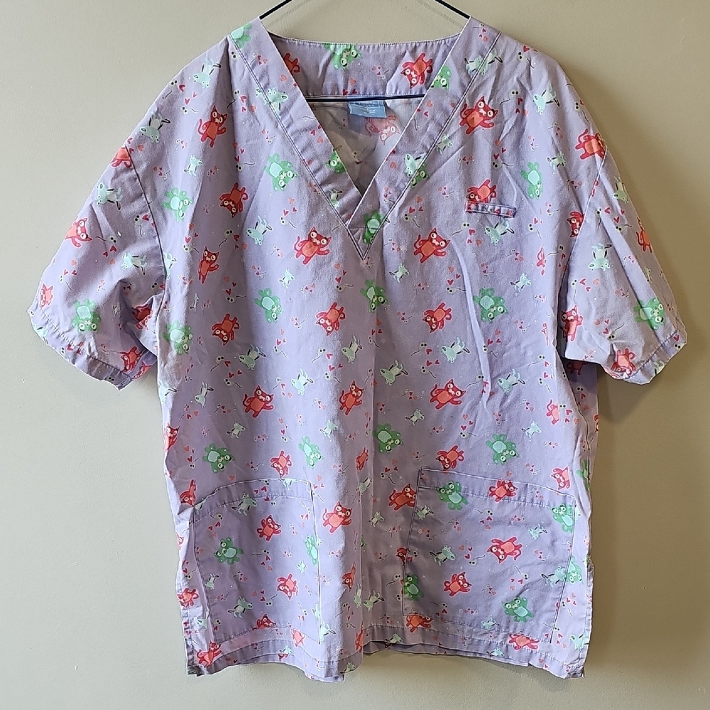 Denver Hayes XL Lavender Scrub Top with Red and Green Cat Theme
